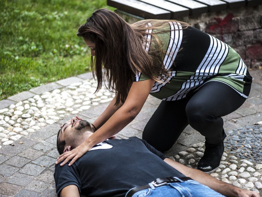 girl-trying-to-find-help-for-an-unconscious-guy.jpg